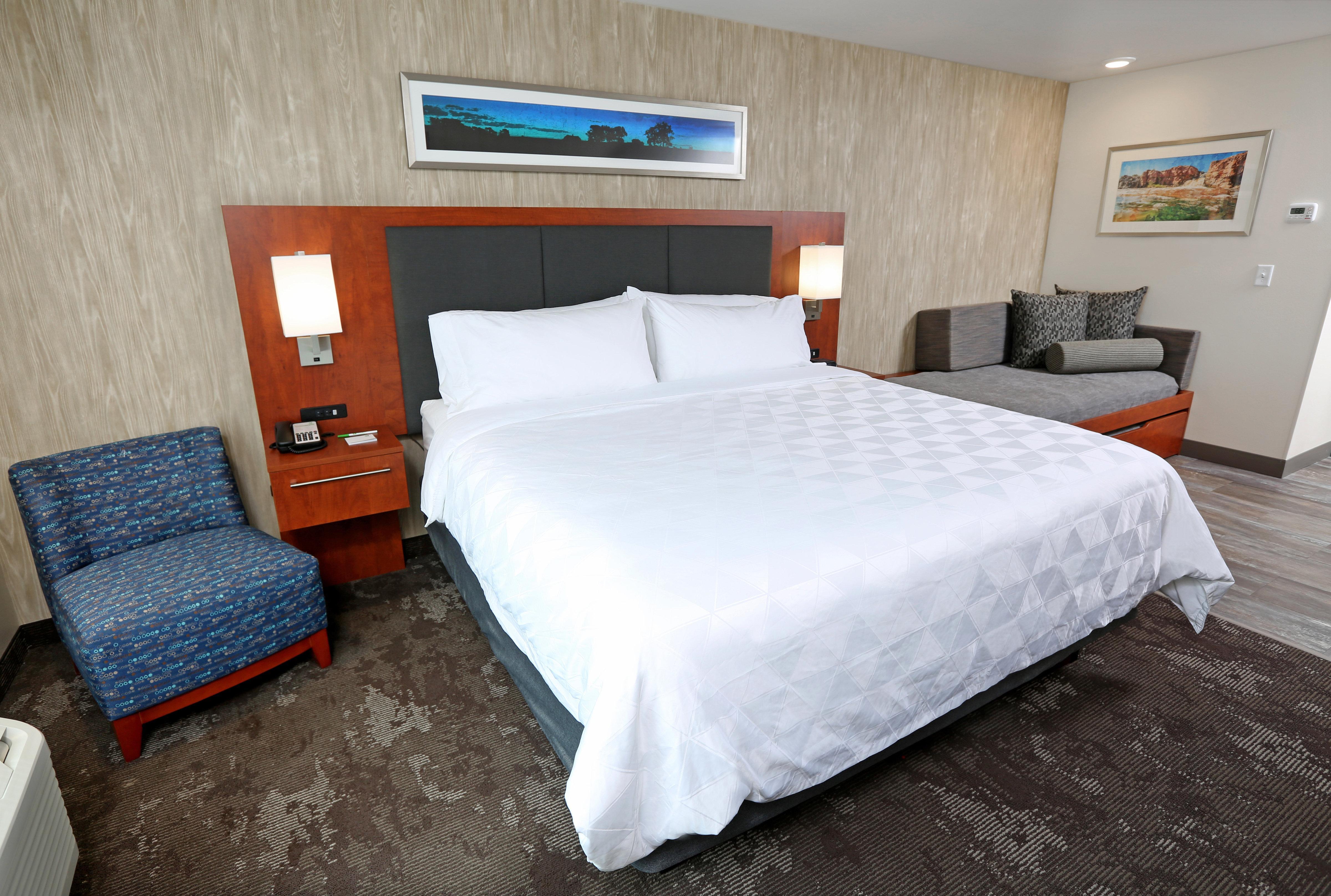 & - Airport By Ihg Hotel