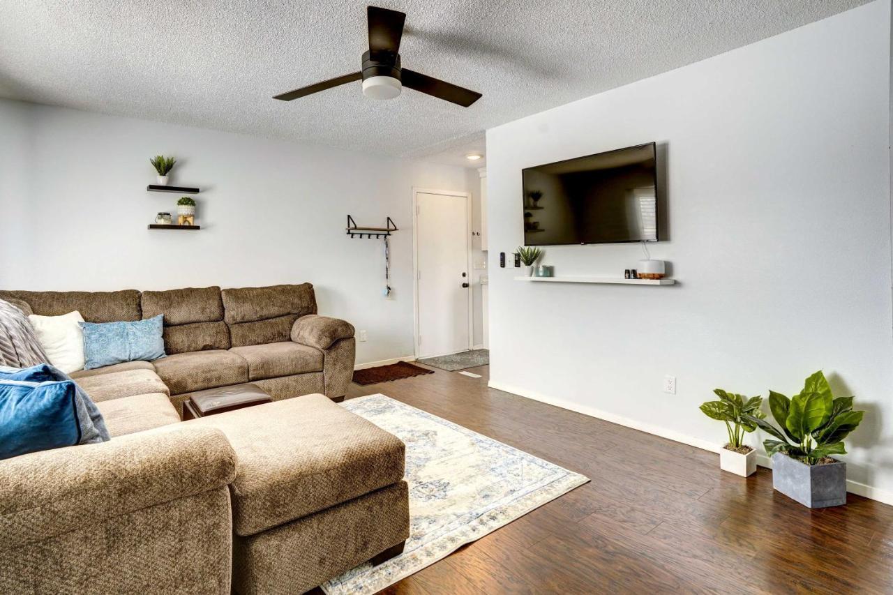 Cozy - 7 Mi To Downtown! *