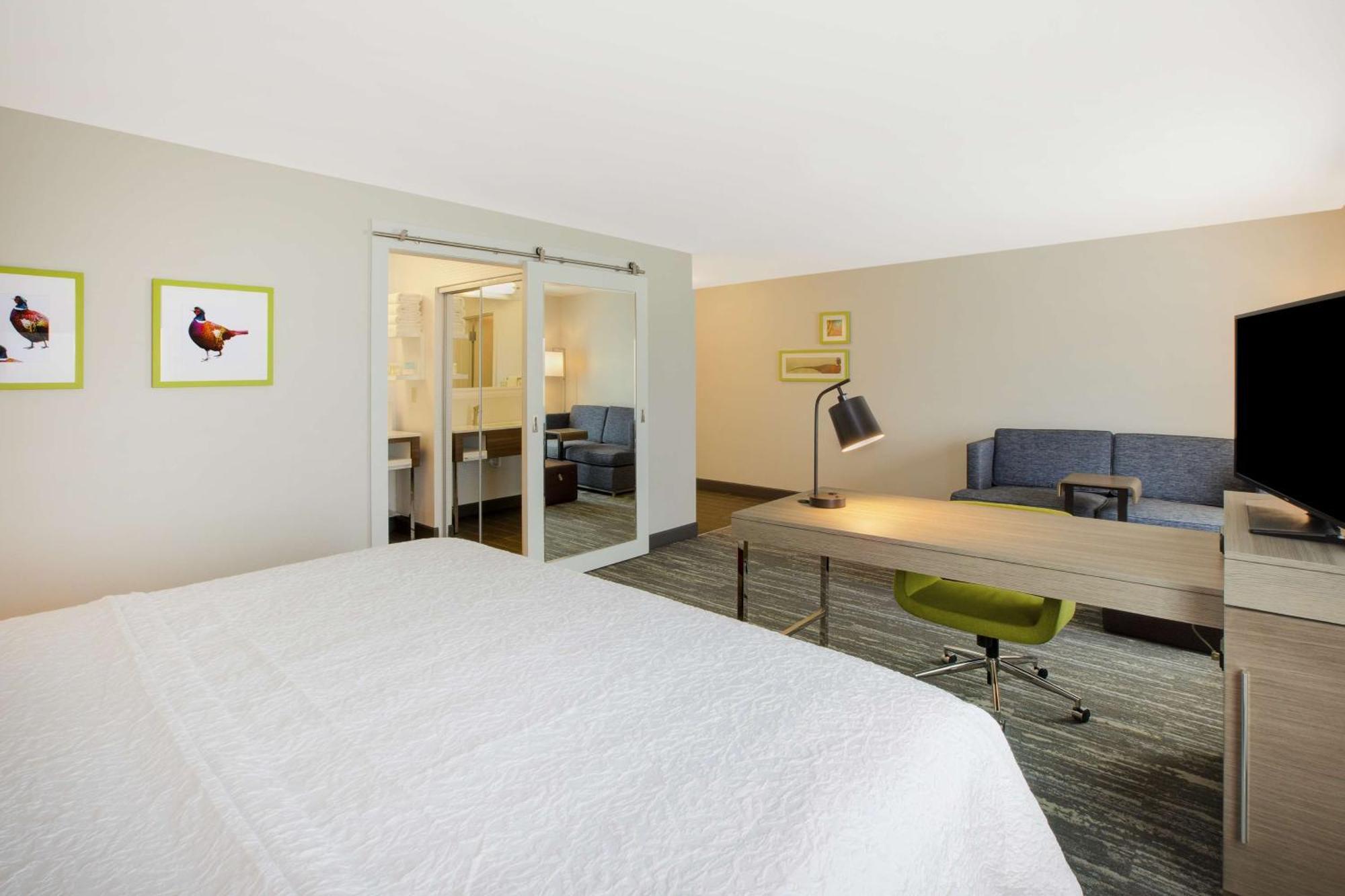Hampton & By Hilton, Southwest Sioux Falls