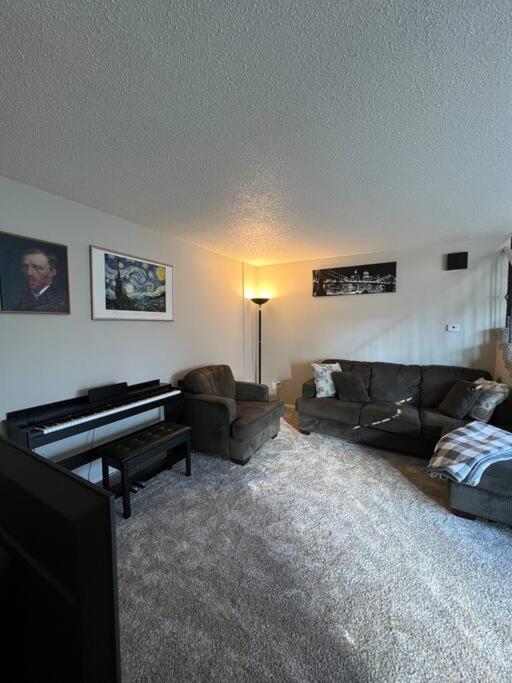 Charming 3-bedroom Historic In The Heart Of - Ideal Location! Holiday home *