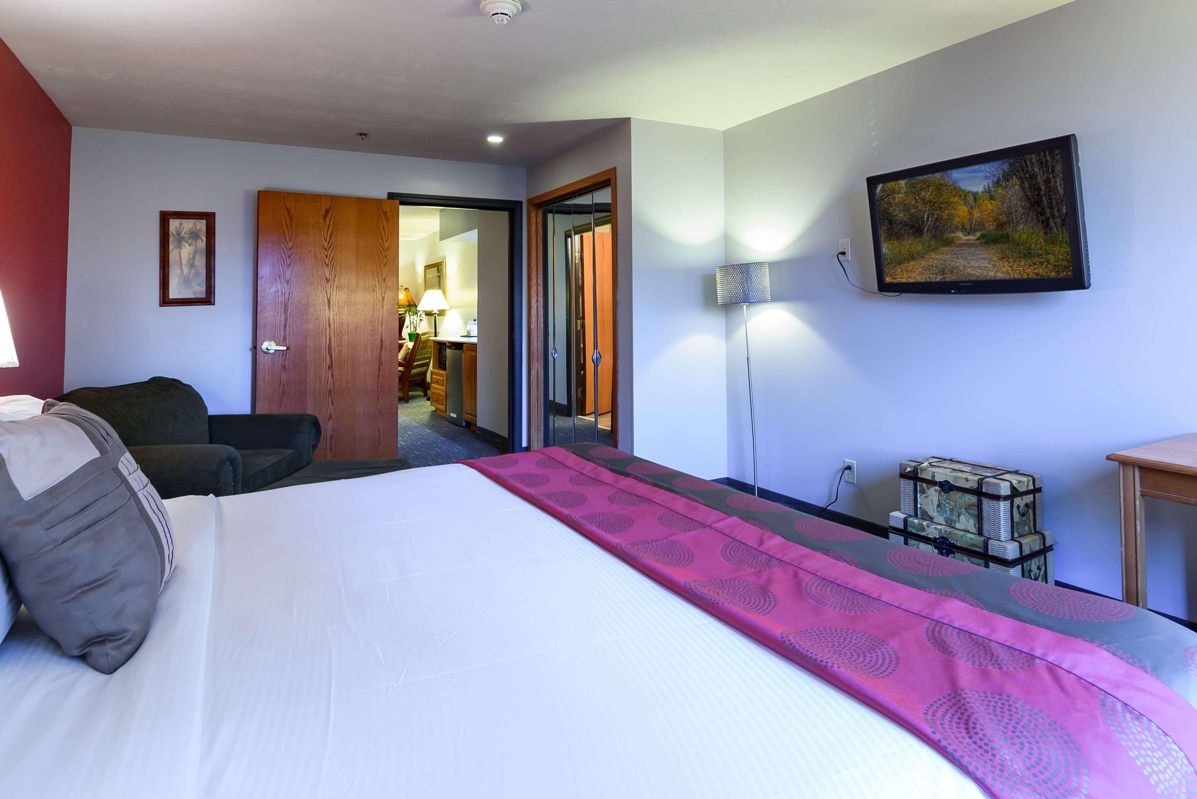 Ramada By Wyndham Airport - Waterpark & Event Center 3*