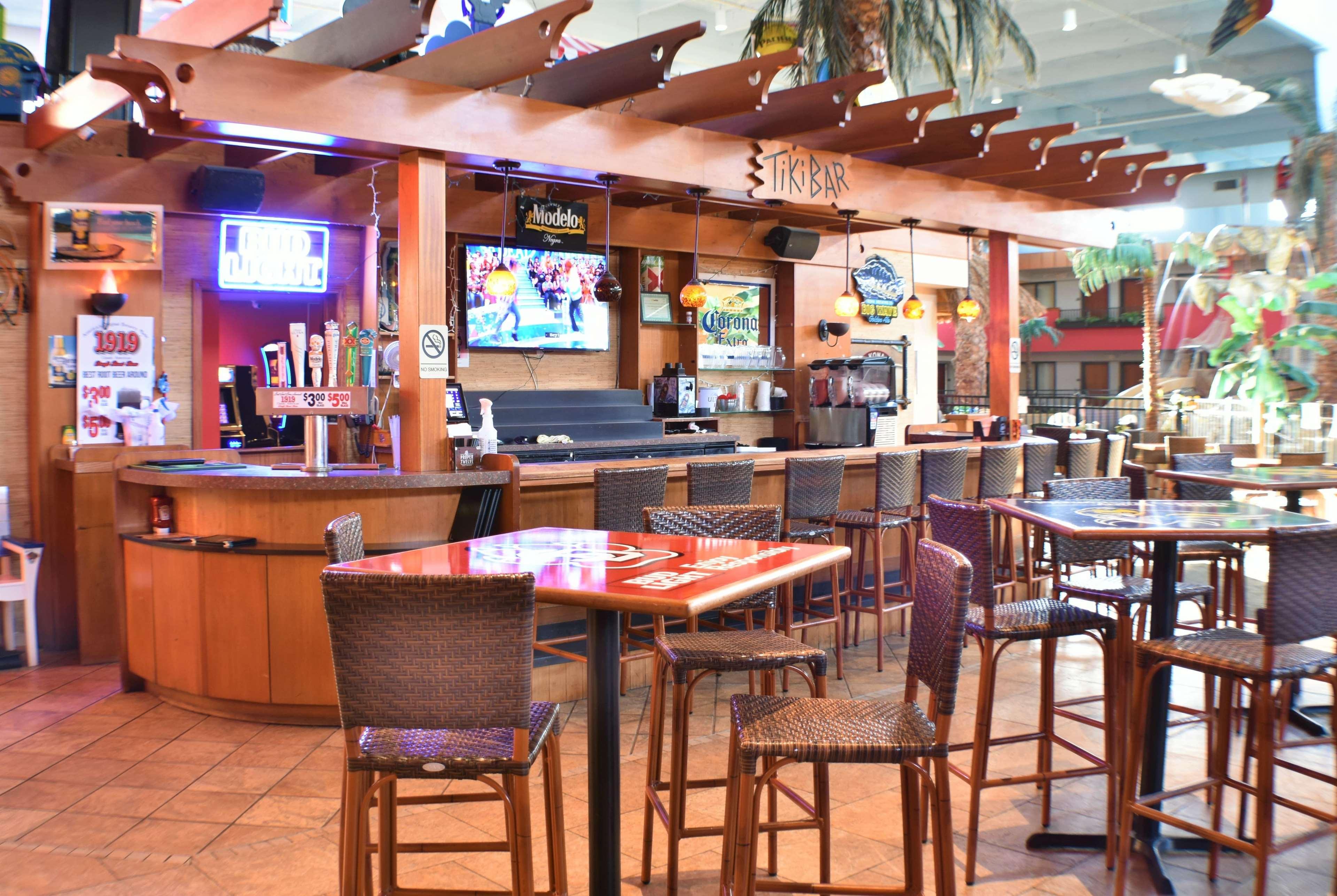 Hotel Ramada By Wyndham Airport - Waterpark & Event Center Sioux Falls