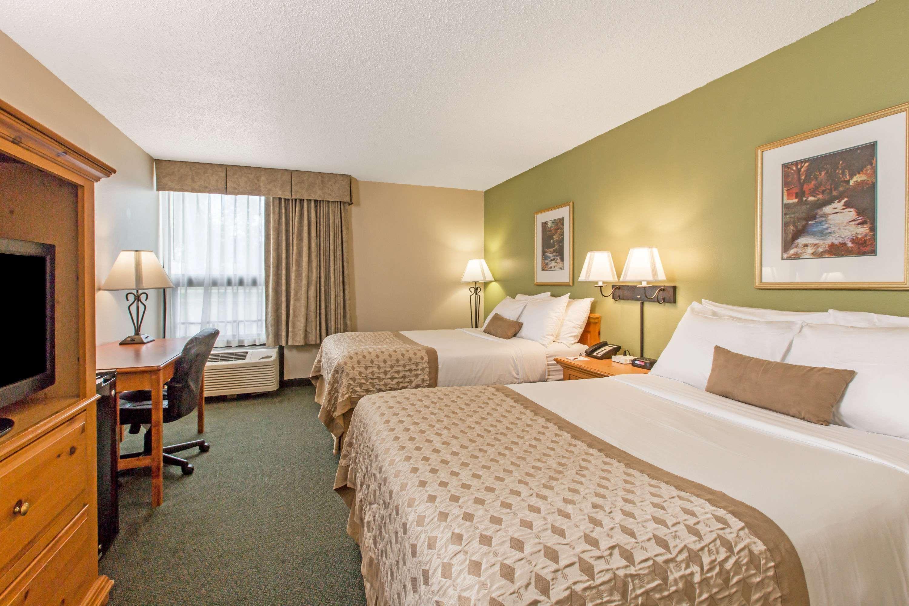 Ramada By Wyndham Airport - Waterpark & Event Center Hotel Sioux Falls
