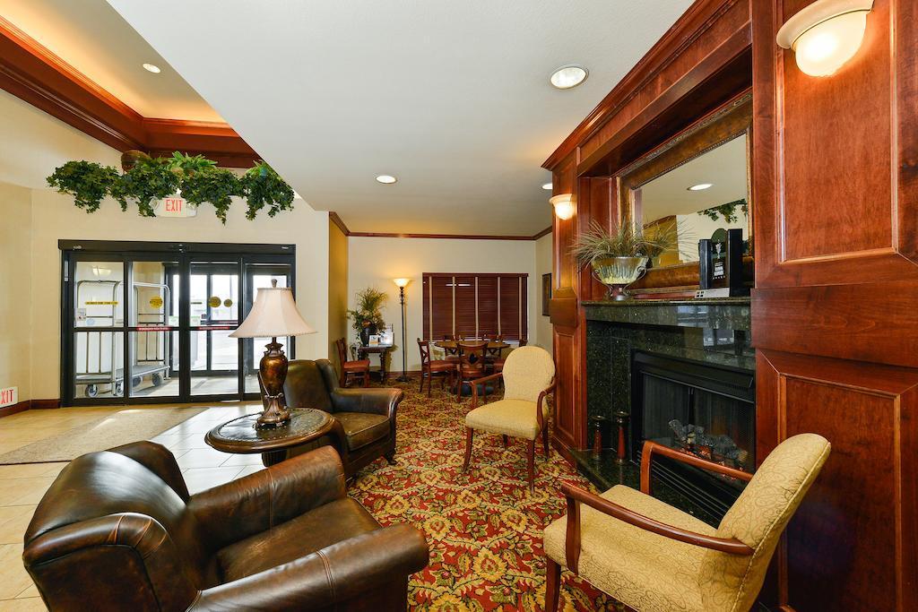 Clarion Pointe Airport Hotel