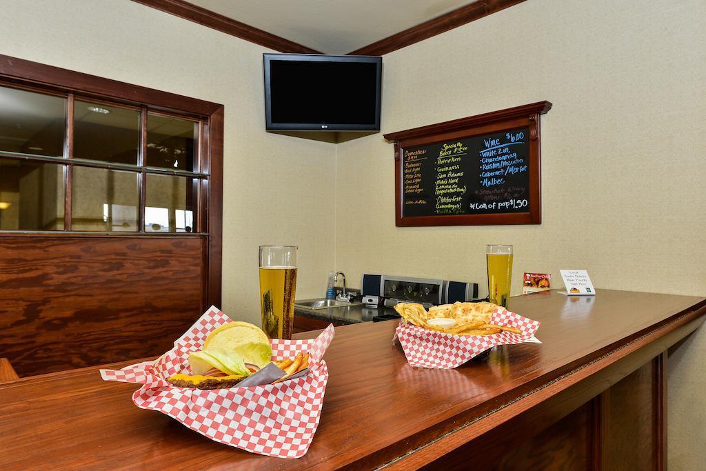Clarion Pointe Airport Hotel
