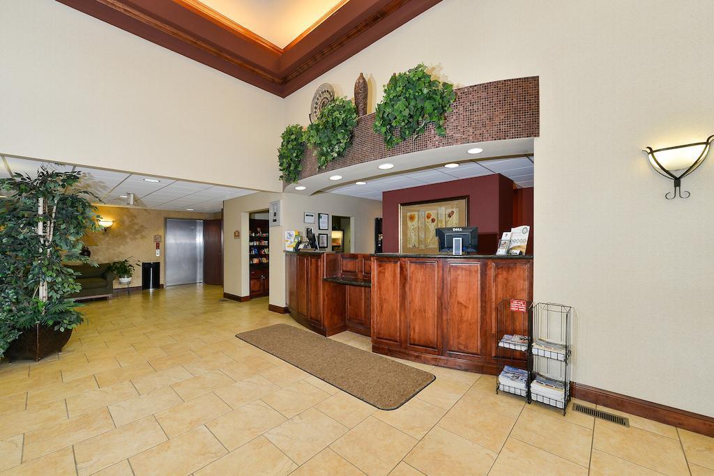 Clarion Pointe Airport