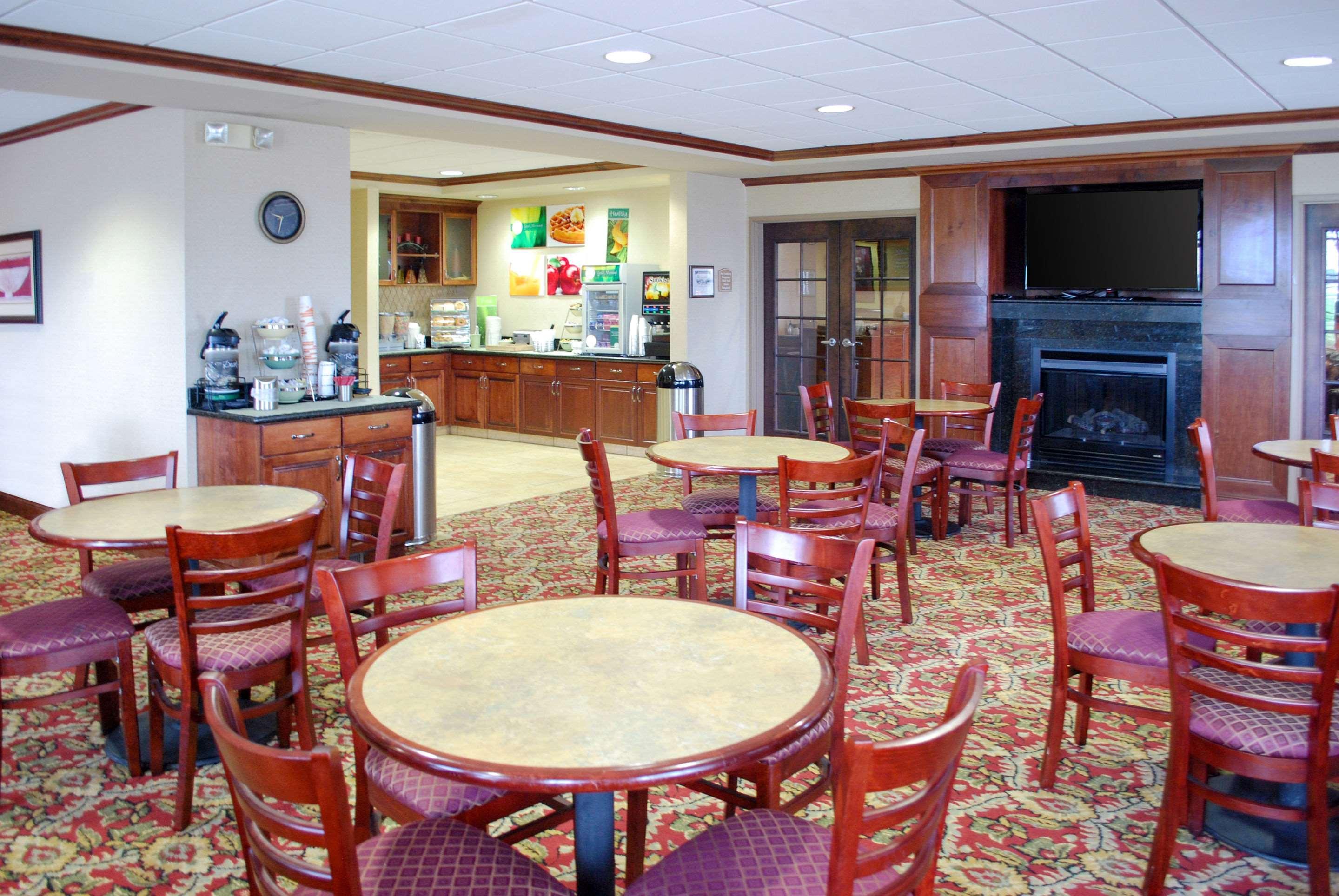 Clarion Pointe Airport Hotel Sioux Falls