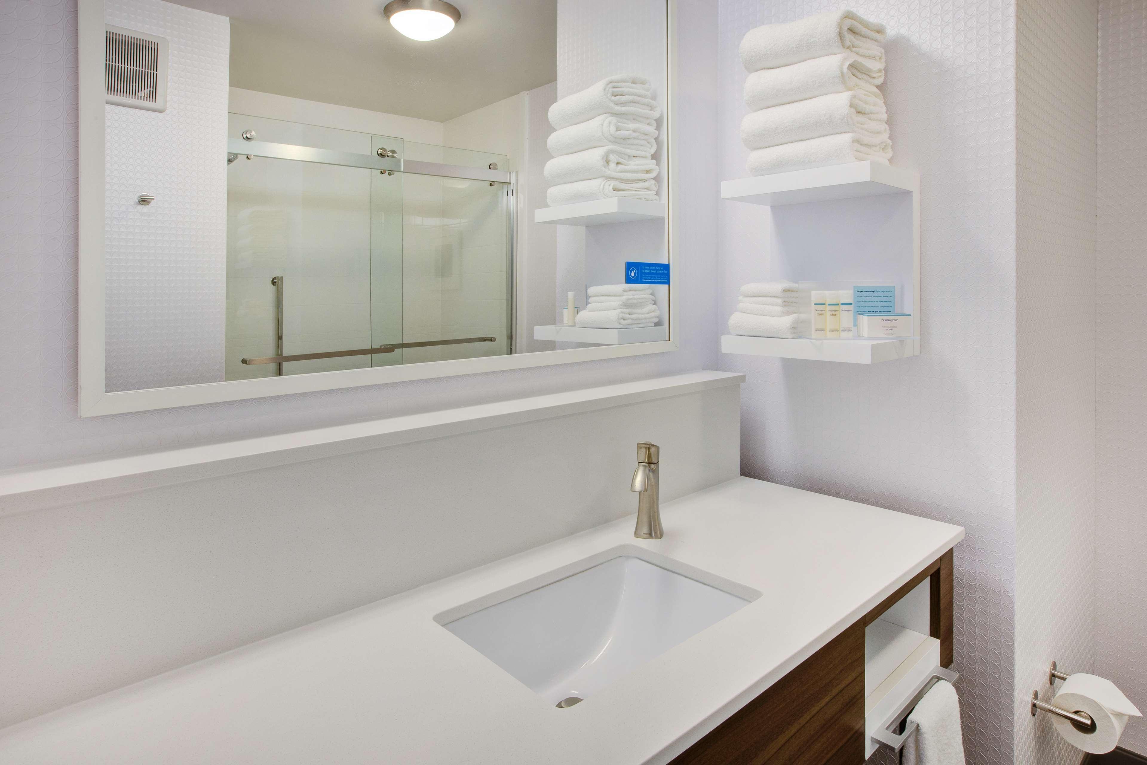 Hampton & By Hilton, Southwest Sioux Falls