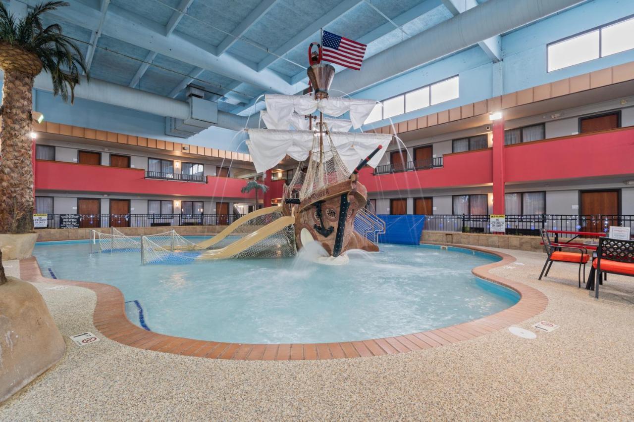 Hotel Ramada By Wyndham Airport - Waterpark & Event Center Sioux Falls