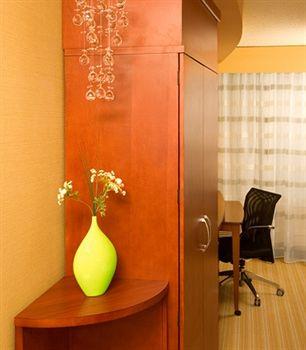 Courtyard By Marriott Hotel