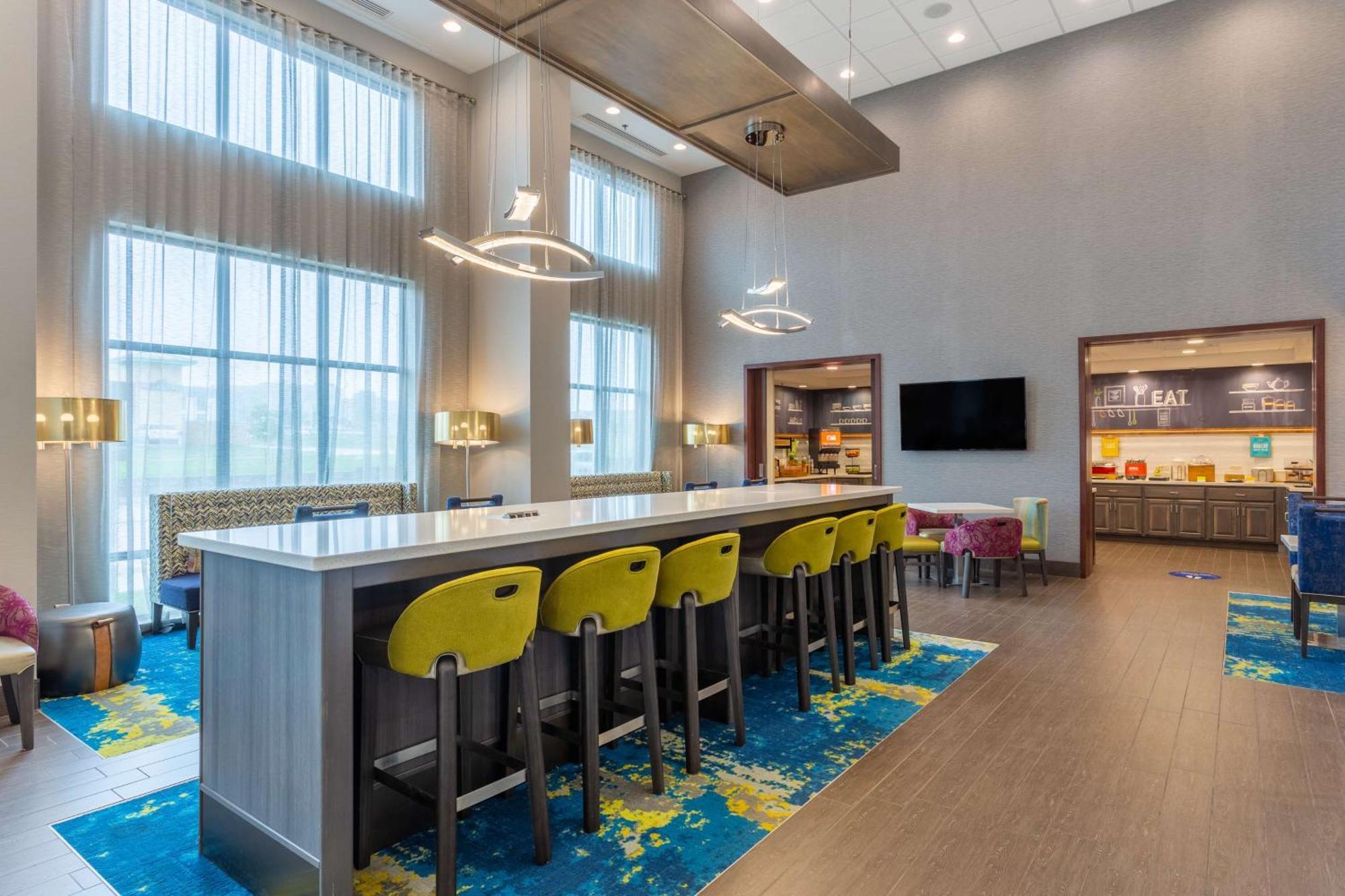 Hampton & By Hilton, Southwest Sioux Falls
