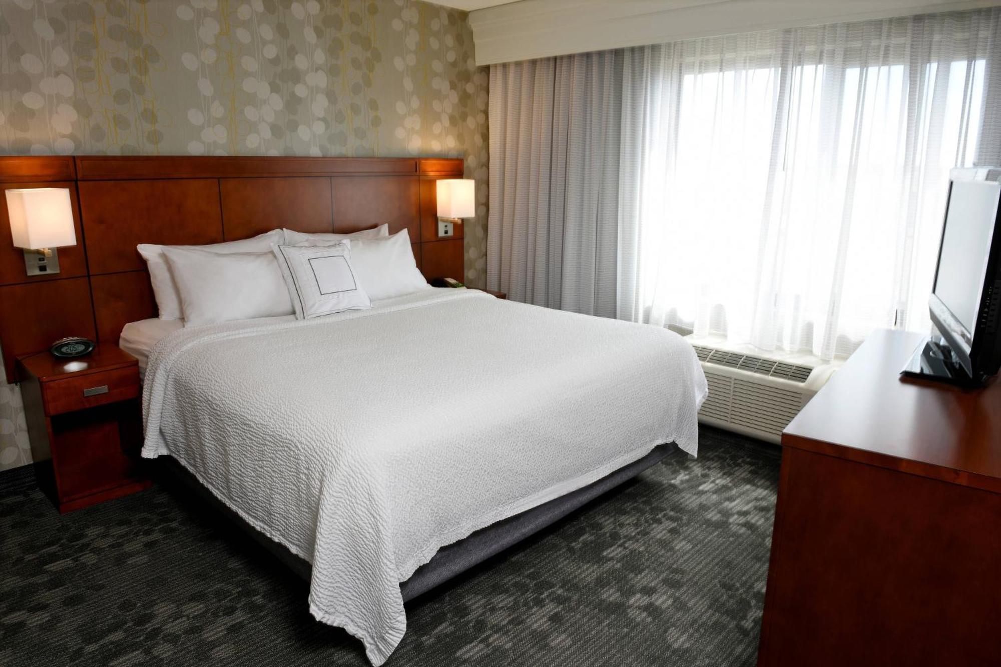 Courtyard By Marriott Hotel