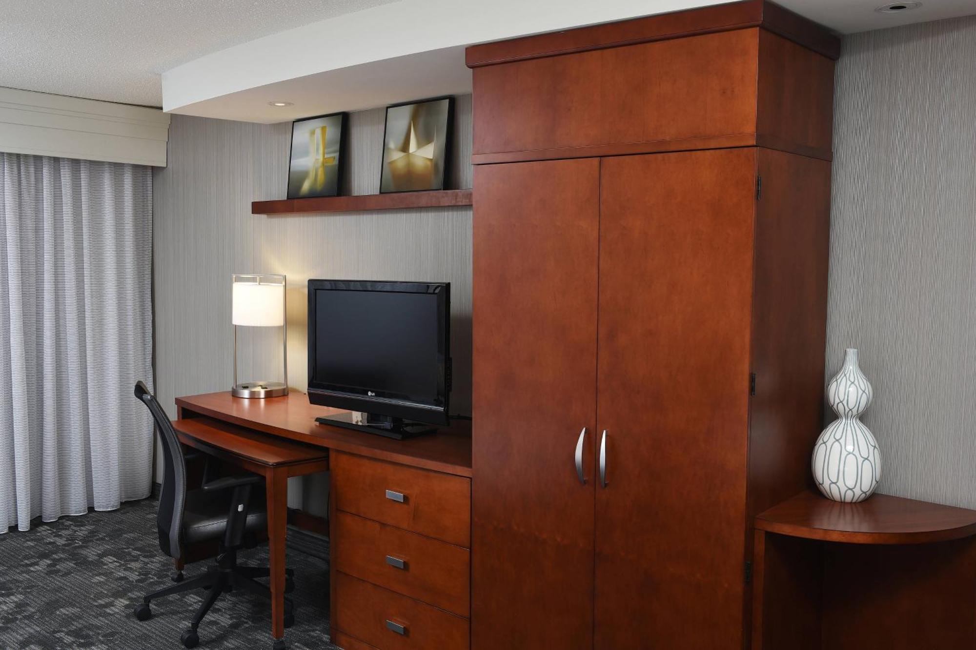 Courtyard By Marriott 3*