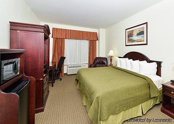 Clarion Pointe Airport Hotel