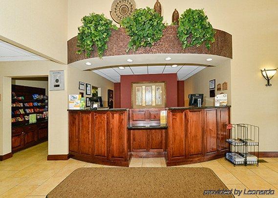 Hotel Clarion Pointe Airport
