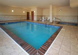 Hotel Clarion Pointe Airport 3*