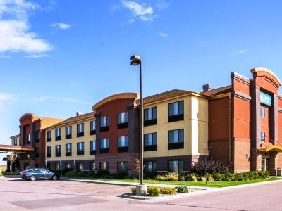 Hotel Clarion Pointe Airport