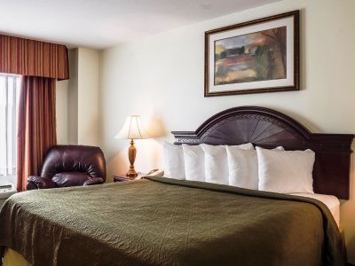Hotel Clarion Pointe Airport 3*
