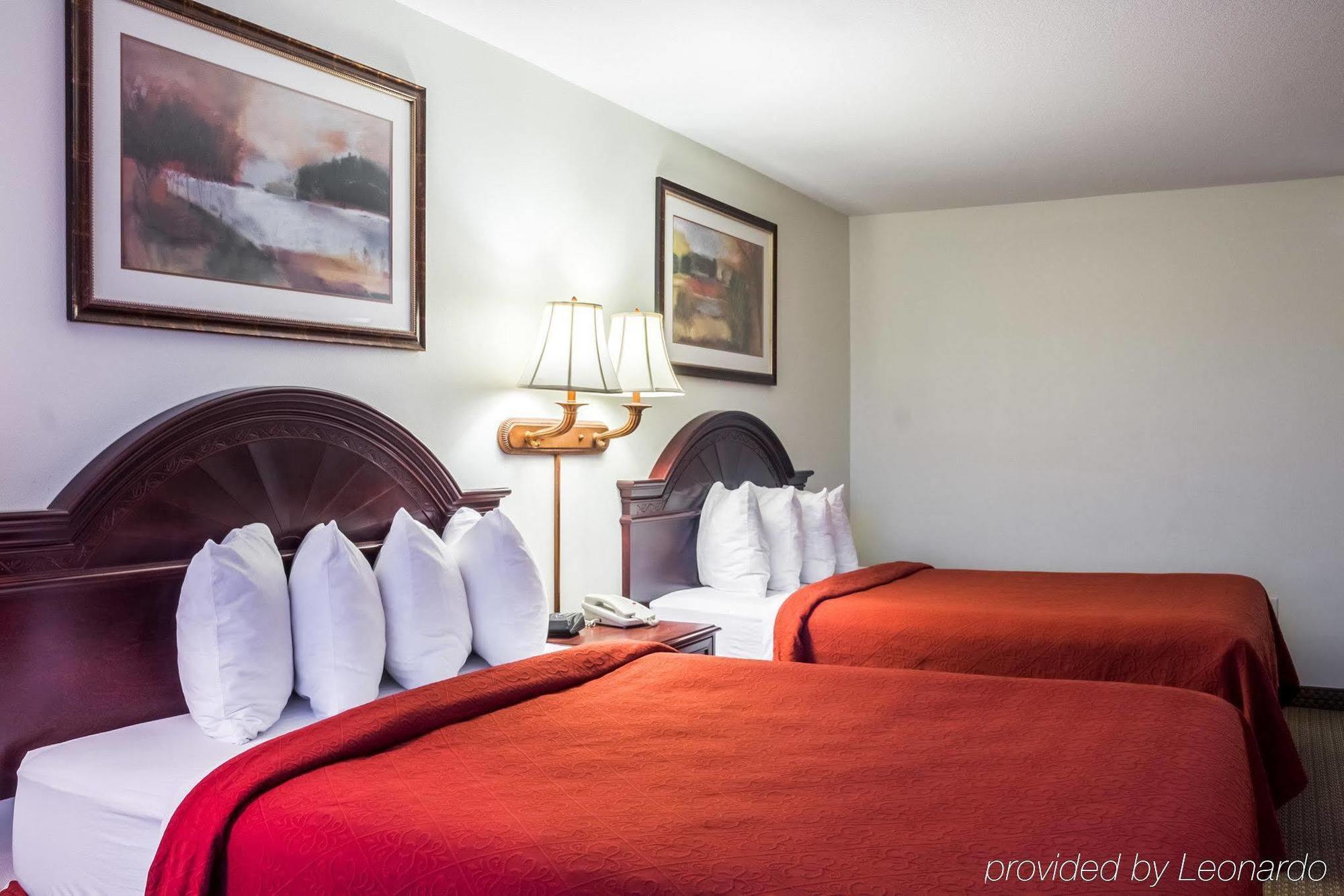 Hotel Clarion Pointe Airport